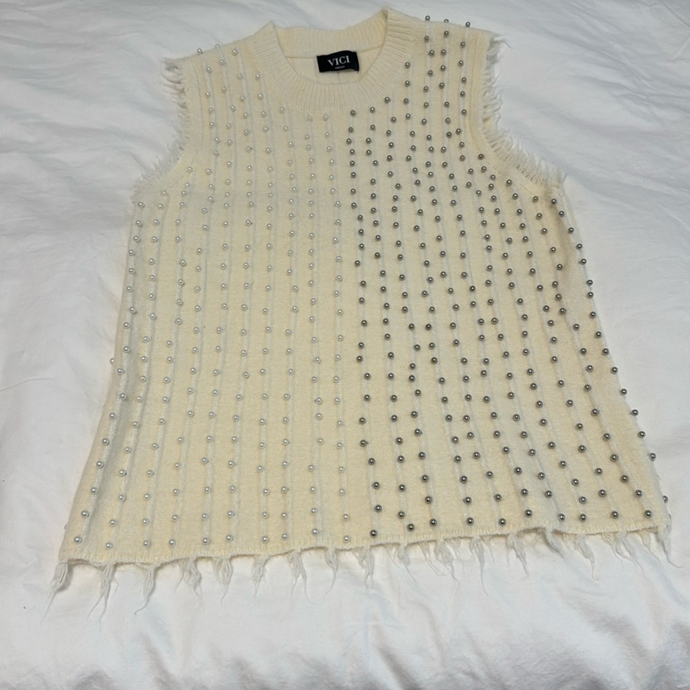 Cream VICI top